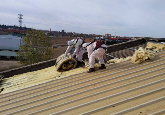 Trabajos de retirada de amianto en tejados en Soria por expertos, asegurando seguridad y calidad